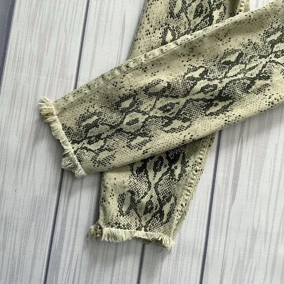 ZARA Snakeskin Print Highrise Skinny Jeans, Size 6 - Picture 9 of 12